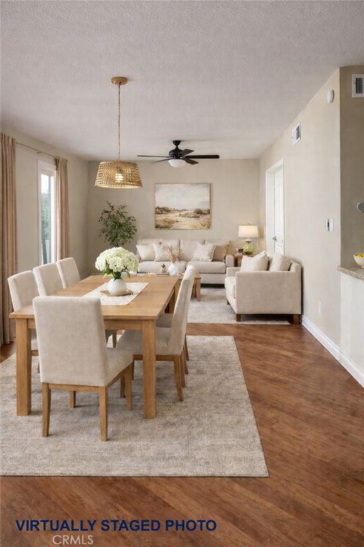 Image 4 of property listing at 18901 Circle Of The Oaks, Newhall, CA 91321