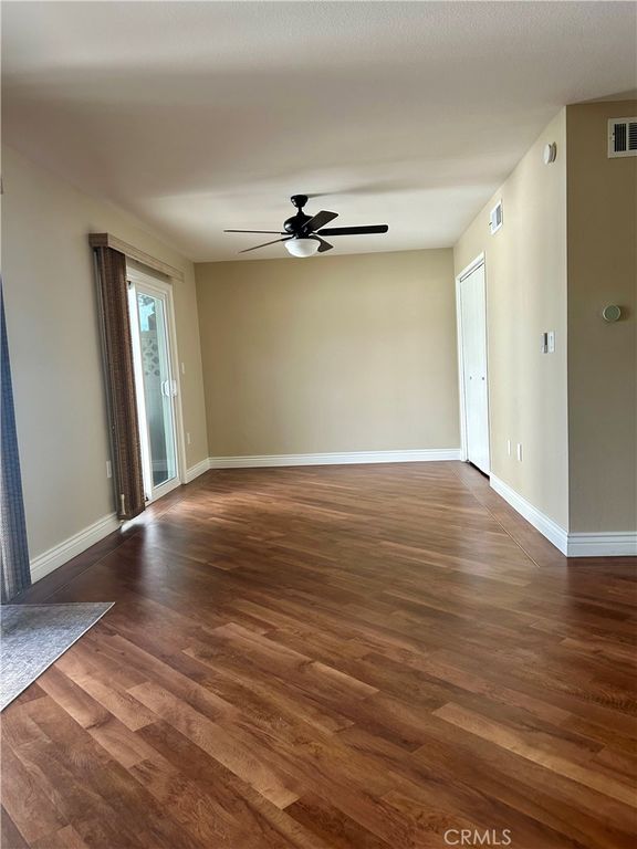 Image 5 of property listing at 18901 Circle Of The Oaks, Newhall, CA 91321