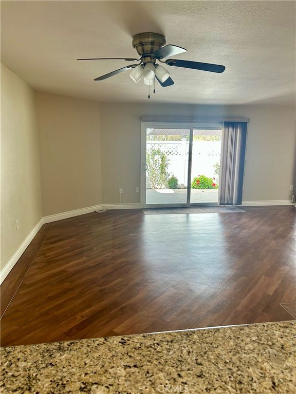 Image 6 of property listing at 18901 Circle Of The Oaks, Newhall, CA 91321