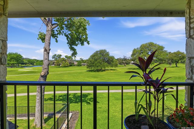 701 OAKLAND HILLS LN, Kerrville, TX 78028