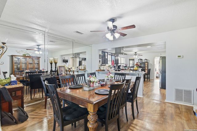 701 OAKLAND HILLS LN, Kerrville, TX 78028