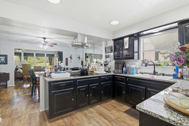701 OAKLAND HILLS LN, Kerrville, TX 78028