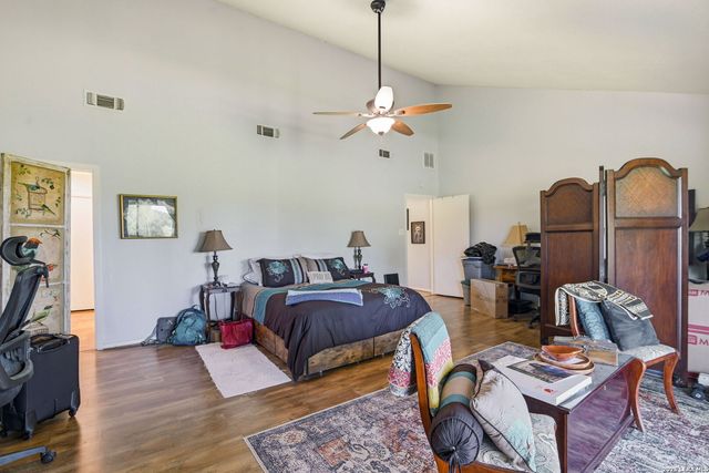 701 OAKLAND HILLS LN, Kerrville, TX 78028