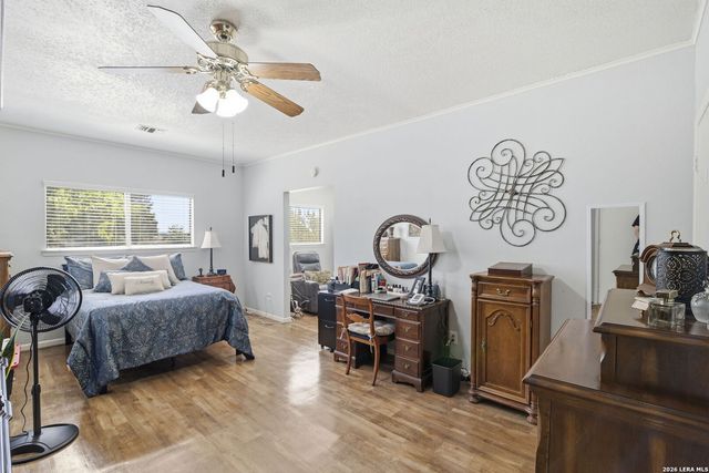 701 OAKLAND HILLS LN, Kerrville, TX 78028
