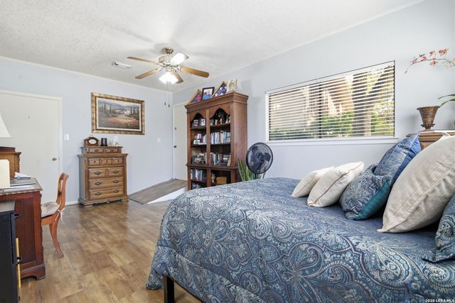 701 OAKLAND HILLS LN, Kerrville, TX 78028