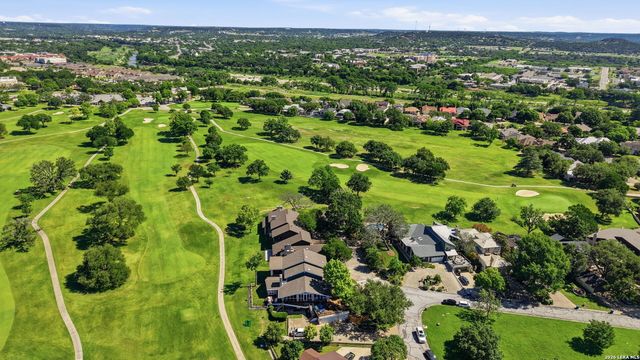 701 OAKLAND HILLS LN, Kerrville, TX 78028