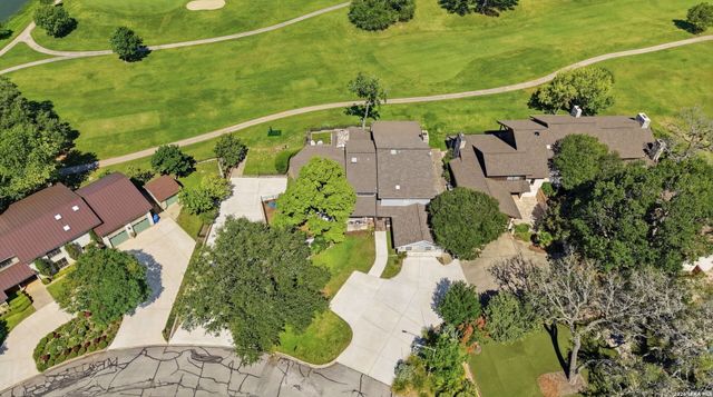 701 OAKLAND HILLS LN, Kerrville, TX 78028