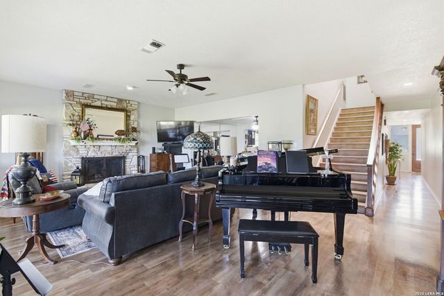 701 OAKLAND HILLS LN, Kerrville, TX 78028