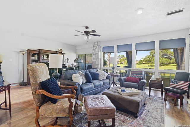 701 OAKLAND HILLS LN, Kerrville, TX 78028