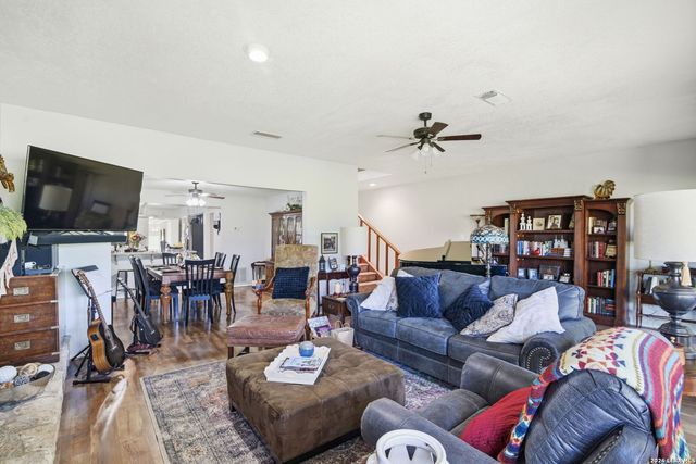 701 OAKLAND HILLS LN, Kerrville, TX 78028