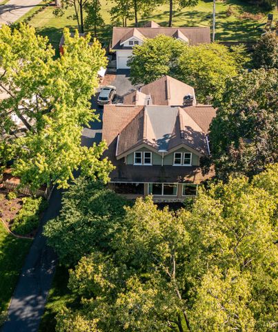 204 W Schantz Avenue, Oakwood, OH 45409
