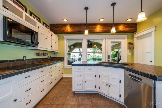 204 W Schantz Avenue, Oakwood, OH 45409