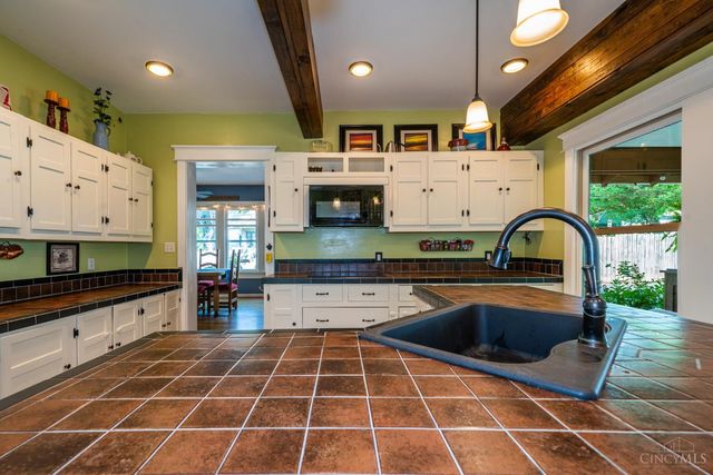 204 W Schantz Avenue, Oakwood, OH 45409