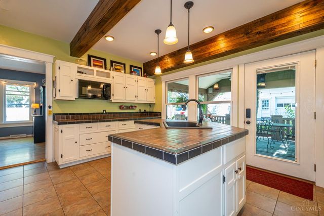 204 W Schantz Avenue, Oakwood, OH 45409