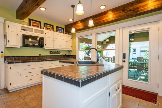 204 W Schantz Avenue, Oakwood, OH 45409