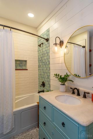 204 W Schantz Avenue, Oakwood, OH 45409