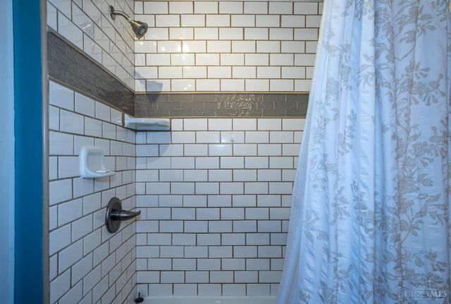 204 W Schantz Avenue, Oakwood, OH 45409