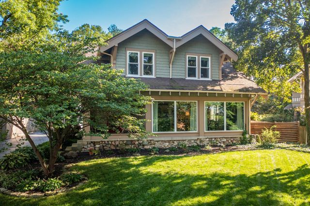 204 W Schantz Avenue, Oakwood, OH 45409