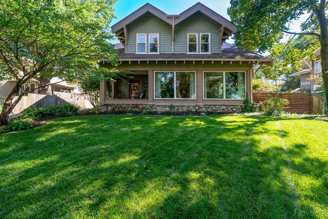 204 W Schantz Avenue, Oakwood, OH 45409
