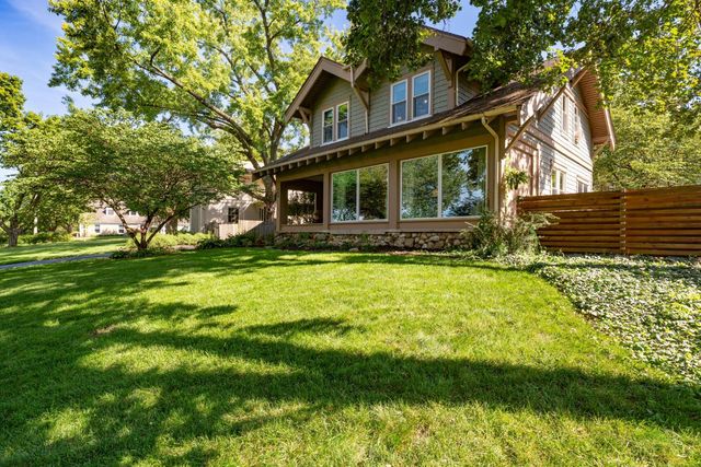 204 W Schantz Avenue, Oakwood, OH 45409
