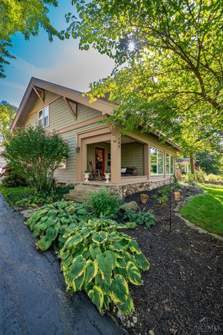 204 W Schantz Avenue, Oakwood, OH 45409