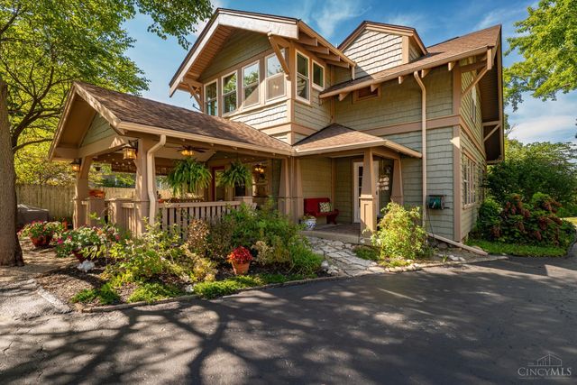 204 W Schantz Avenue, Oakwood, OH 45409