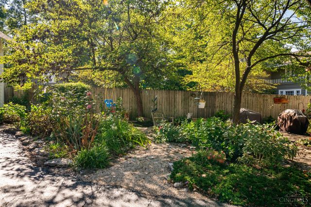 204 W Schantz Avenue, Oakwood, OH 45409