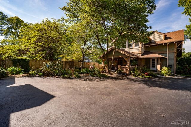 204 W Schantz Avenue, Oakwood, OH 45409