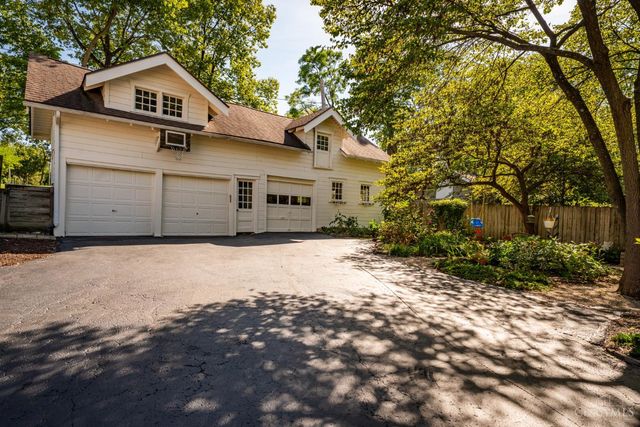 204 W Schantz Avenue, Oakwood, OH 45409