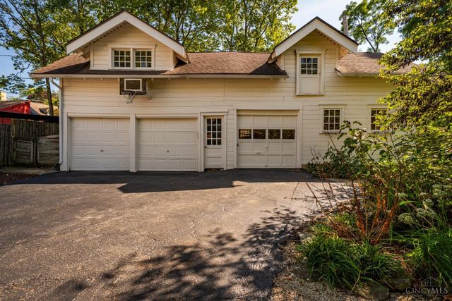 204 W Schantz Avenue, Oakwood, OH 45409