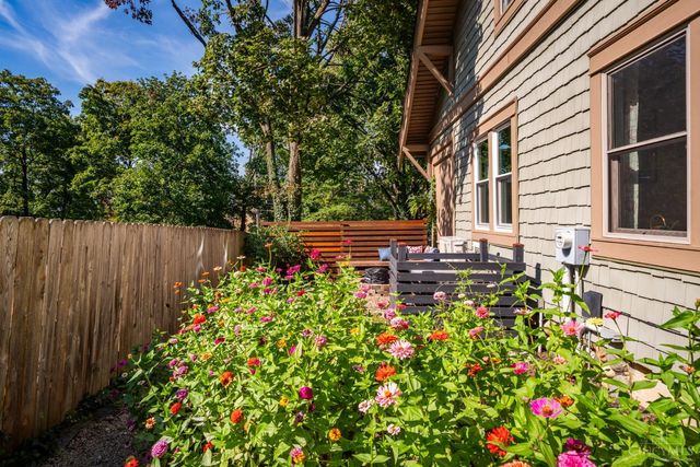 204 W Schantz Avenue, Oakwood, OH 45409