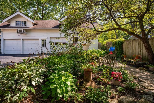 204 W Schantz Avenue, Oakwood, OH 45409