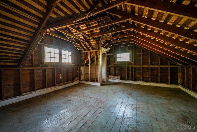 204 W Schantz Avenue, Oakwood, OH 45409