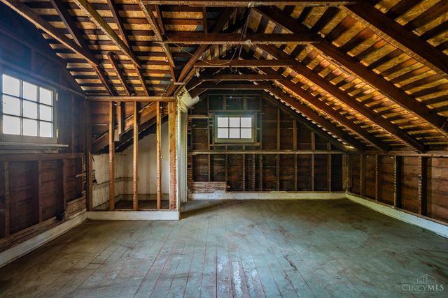 204 W Schantz Avenue, Oakwood, OH 45409