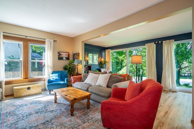 204 W Schantz Avenue, Oakwood, OH 45409