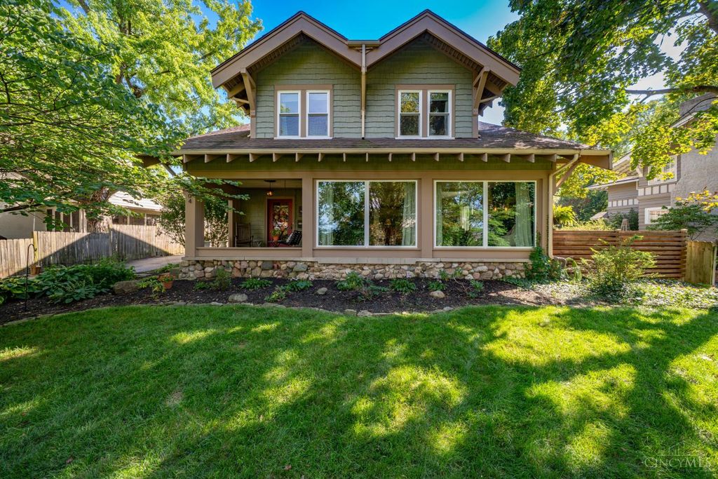 204 W Schantz Avenue, Oakwood, OH 45409