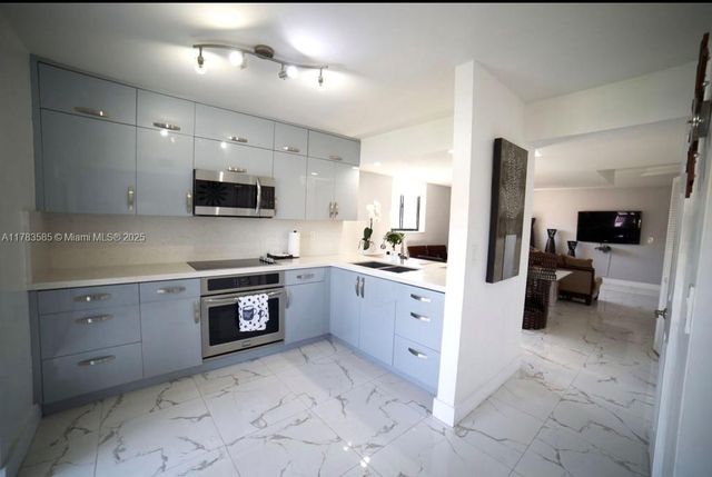 1380 W 41st St 101, Hialeah, FL 33012