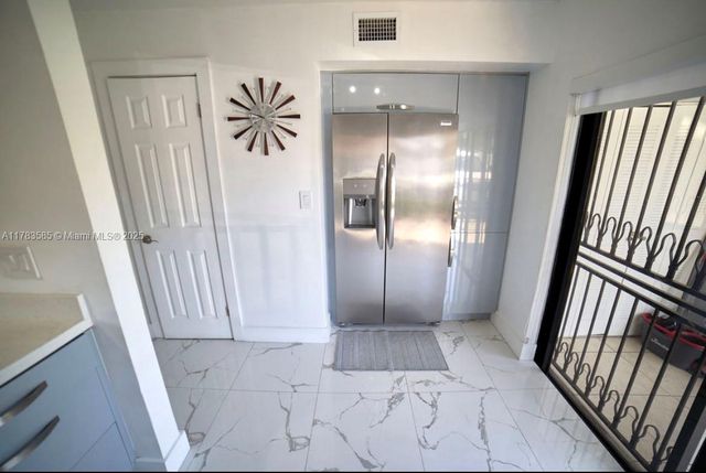 1380 W 41st St 101, Hialeah, FL 33012