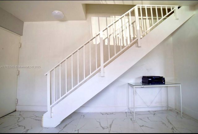 1380 W 41st St 101, Hialeah, FL 33012