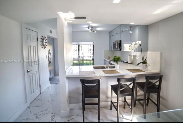 1380 W 41st St 101, Hialeah, FL 33012