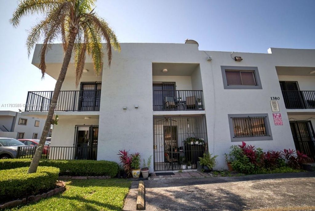 1380 W 41st St 101, Hialeah, FL 33012