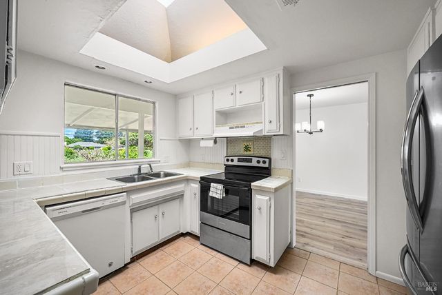 241 Belhaven Cir, Santa Rosa, CA 95409