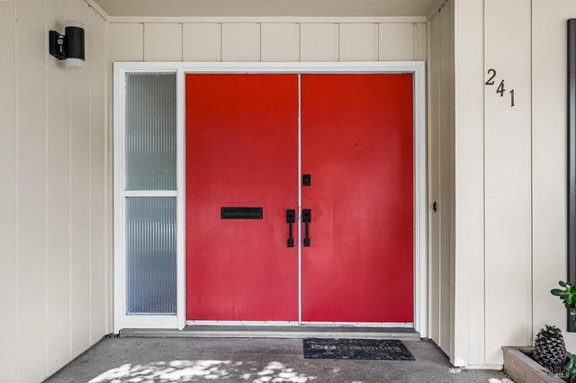 241 Belhaven Cir, Santa Rosa, CA 95409