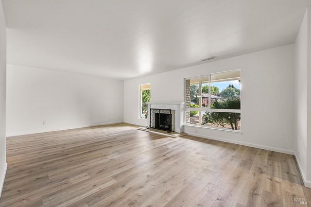 241 Belhaven Cir, Santa Rosa, CA 95409