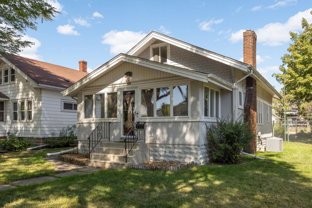 1047 Rose Avenue E, Saint Paul, MN 55106 — exterior