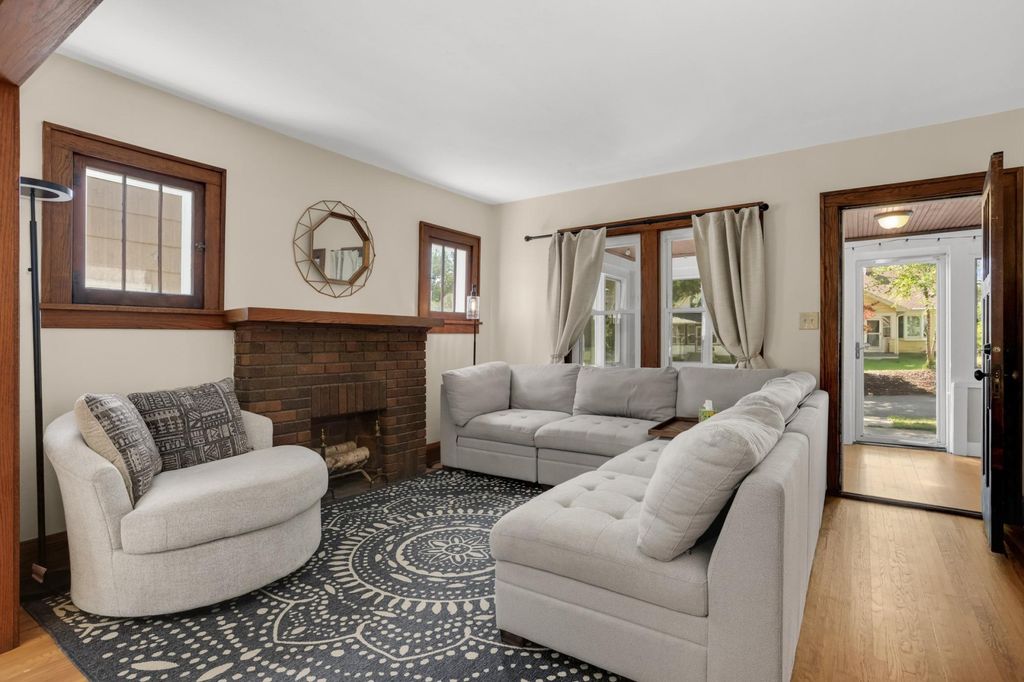 1047 Rose Avenue E, Saint Paul, MN 55106 — photo 3