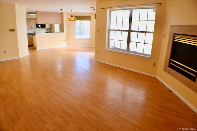 305 Gazebo Court, New Windsor, NY 12553