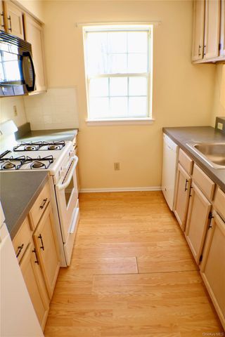 305 Gazebo Court, New Windsor, NY 12553