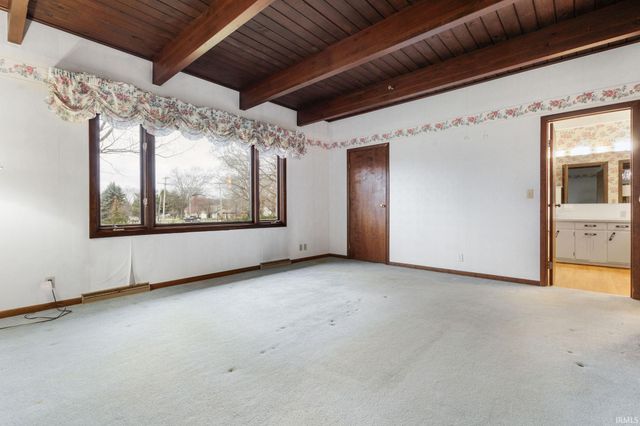 525 W Wayne Street, Middlebury, IN 46540