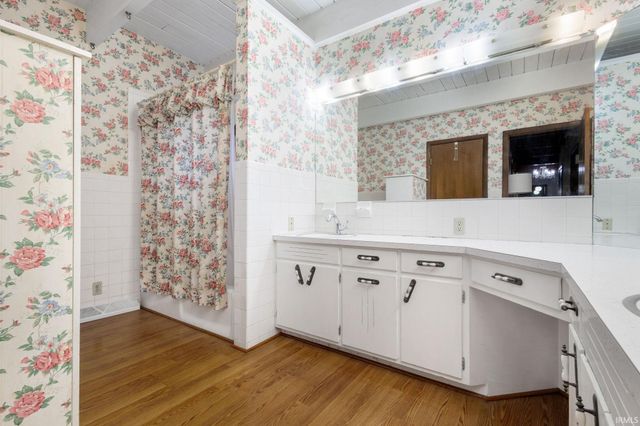 525 W Wayne Street, Middlebury, IN 46540